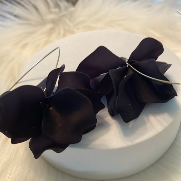 Black Flower Earrings - Picture 6 of 13